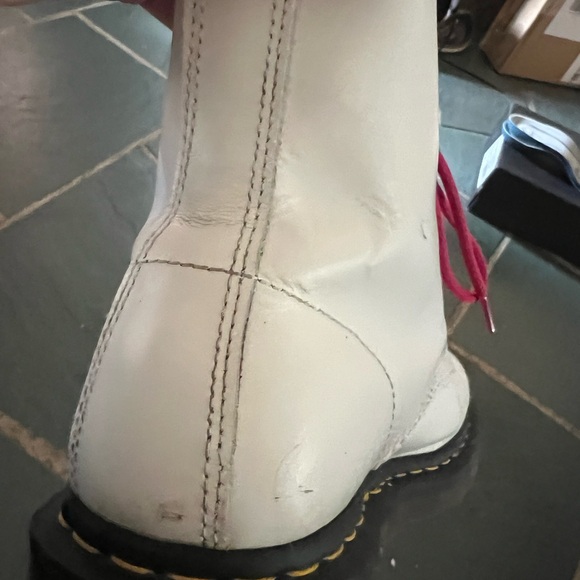 Adult size 9 Dr Martens - Picture 3 of 9